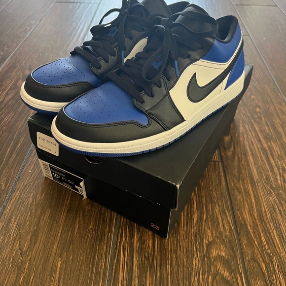 Jordan 1 low “Royal Toe” Size 10.5 - Picture 2 of 5
